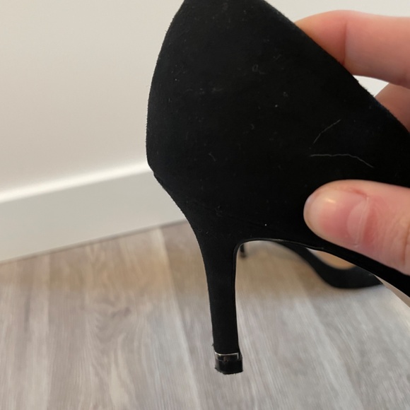 Black suede pumps - Picture 3 of 3